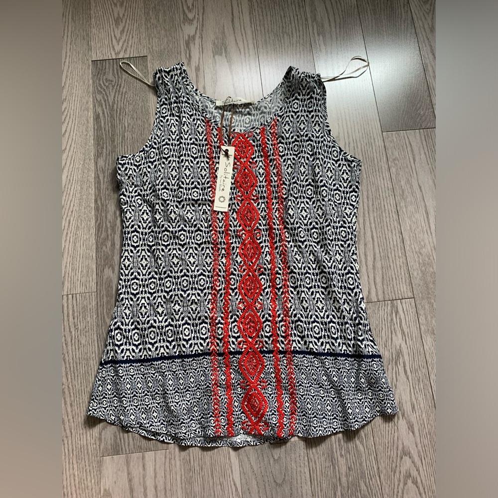 NWT Solitaire Women Sleeves-less Blouse top size Small